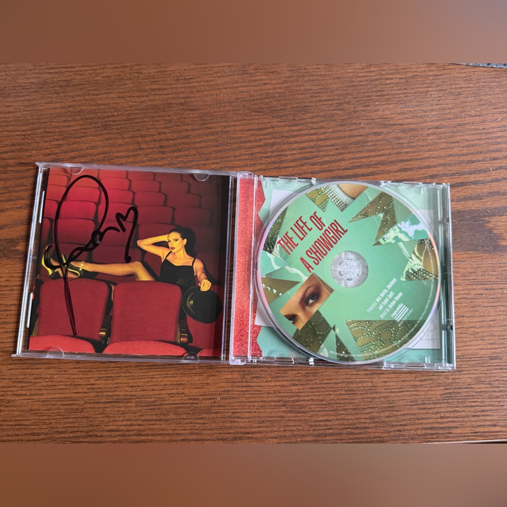 SIGNED - The Life of a Showgirl Taylor Swift
CD with Photo 4